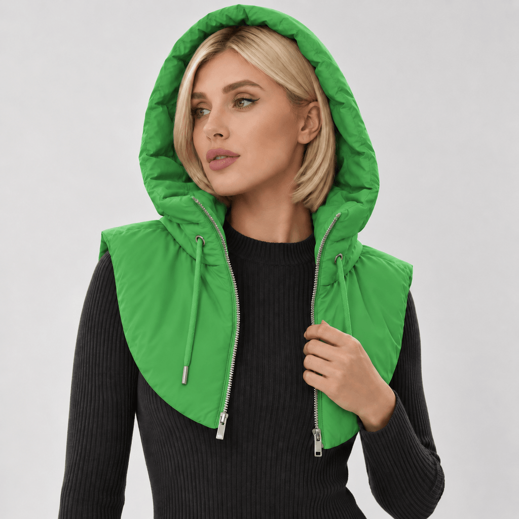 Avvolti Nuvola, cappuccio imbottito verde per cappotti, indossato con la zip aperta